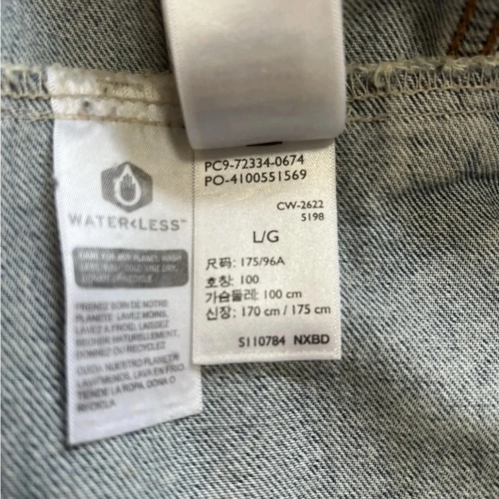 Levi’s Distressed Trucker Jacket 72334-0674 Size L Patchwork Denim Faded Wash - Picture 3 of 11
